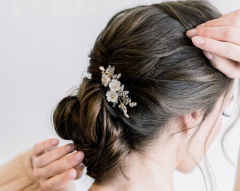 Wedding Hair Comb with Porcelain Flowers, Small Gold Floral Hair Comb for Bride, Crystal Clay Flower Bridal Hair Comb