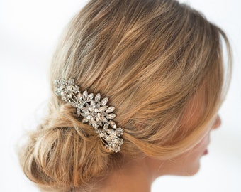 Bridal Hair Comb, Crystal and Freshwater Pearl Wedding Comb, Silver Wedding Hair Comb