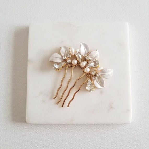 Gold floral haircomb with fresh water pearls Gold Wedding Hair Comb Freshwater Pearls, Small Gold Floral  main image 4