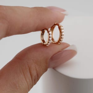 Anillo Clicker de oro macizo de 14 quilates con piedras • Pendiente tipo botón de oro macizo de 14 quilates • Pendiente de aro minimalista clásico • Piercing de oro auténtico