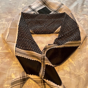 Kurdish black and white Jamana Simple