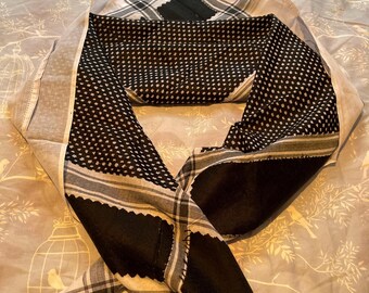 Kurdish black and white Jamana Simple