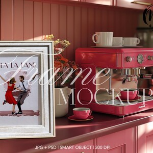 Maqueta de marco para póster de cocina rosa, plantilla de marco vertical dorado para decoración de pared de mesa de centro (PSD)