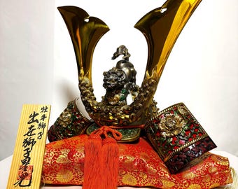 Japanischer Vintage-Samuraihelm Kabuto, Shishi-Löwe, Reingoldbeschichtung, Mizushima, 1980er