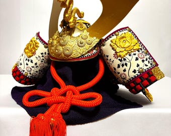 Capacete de samurai, Decoração de dragão dourado, Vintage anos 1990, Feito no Japão, Armadura, Século XIII, Estilo Kamakura,