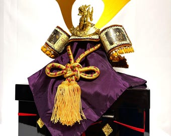 Vintage japanischer Samurai-Helm (Kabuto), Goldener Drache, Ausstellungshelm im Nanboku-cho-Stil der 1980er Jahre, Hergestellt in Japan