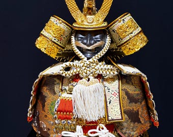 Japanische Vintage-Samurai-Rüstung (Yoroi) im Nanbokucho-Stil von Koutatsu – Kabuto mit Golddrachen und Kristall