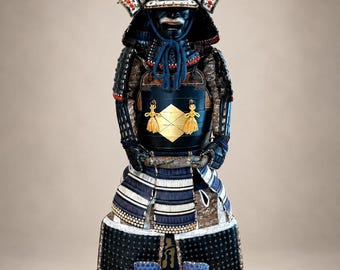 Tragbare japanische Samurai-Rüstung, Takeda-Clan Yoroi aus den 1960er Jahren, mit Ständer und Aufbewahrungsbox
