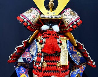 Vintage japanische Samurai-Rüstung Yoroi, Golddrachen-Kabuto, roter Seiden-Odoshi, Nanbokucho-Stil