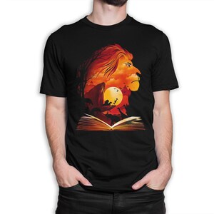 Camiseta con arte de El Rey León, tallas para hombre y mujer.