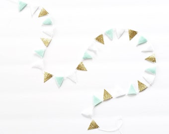 Miętowo-złoty brokatowy mały chorągiewka - Mint To Be - Mint Party Decor - mała filcowa trójkątna girlanda - filcowy baner trójkątny - baner na baby shower w kolorze miętowym