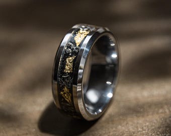 Meteorite Gold Tungsten Leaf Flakes Wedding Band, Crushed Mens Wedding Ring, Promise 8mm ring, Silver Hammered Unique Men Wedding Ring Gift