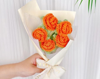 Ramo de rosas de crochet hecho a mano, arreglo de flores artificiales, decoración tejida para el hogar