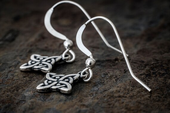 Boucles D’oreilles Nœud Celtique – Bijou Minimaliste Porte-bonheur, Cadeau Saint-Valentin Pour Femme Ou Fille