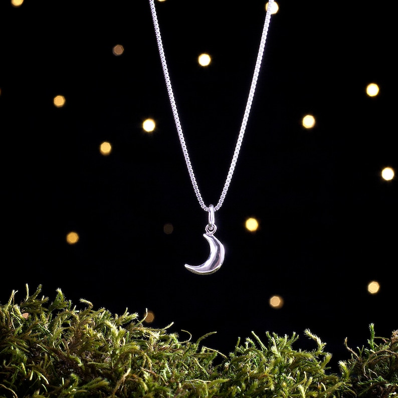 Sterling Zilver Tiny Crescent Moon ZEER KLEIN, Minimalistisch Alleen charme of ketting afbeelding 2