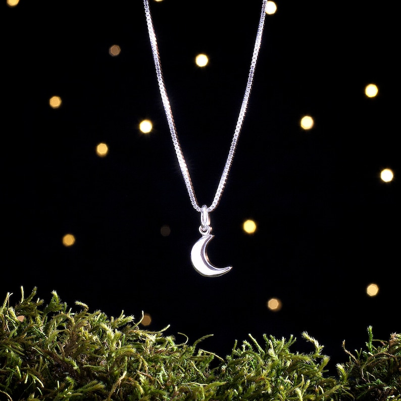 Sterling Zilver Tiny Crescent Moon ZEER KLEIN, Minimalistisch Alleen charme of ketting afbeelding 1