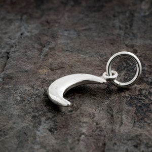 Sterling Zilver Tiny Crescent Moon ZEER KLEIN, Minimalistisch Alleen charme of ketting afbeelding 3