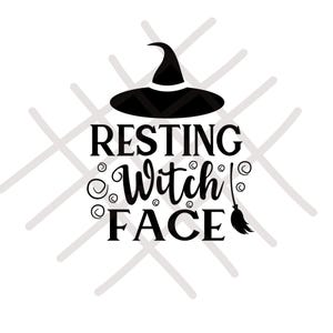 Puede incluir: Gráfico en blanco y negro con el texto "RESTING Witch FACE" en una fuente audaz y estilizada. Un sombrero de bruja y una escoba están incluidos en el diseño, perfecto para Halloween o decoraciones temáticas de brujas.