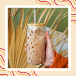Retro Fall Leaves Glass Cup Bamboo Lid with Glass Straw Aesthetic flowers sipper glass gift for her Cute Iced Coffee Mug Cozy Fall Glass Can