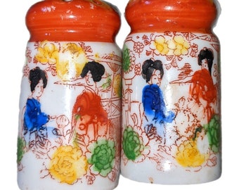 Vintage Porcelain Salt & Pepper Shakers Asian Japanese Geisha READ