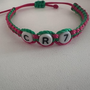 クリスティアーノ・ロナウド CR7 ブレスレット – あらゆる年齢層（子供からティーンまで）向けのハンドメイドマクラメ