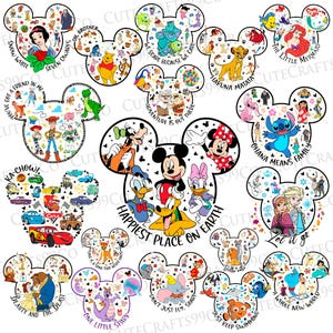 Puede incluir: Una colección de diseños en forma de cabeza de Mickey Mouse con varios personajes y citas de Disney. Los diseños incluyen Blancanieves, Winnie the Pooh, Monsters Inc., La Sirenita y más. También aparece la frase "Happiest Place on Earth".