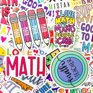 Può includere: Una collezione di adesivi colorati con disegni a tema matematico. Include matite con la scritta "MATH", la frase "I LOVE MATH IT MAKES PEOPLE CRY", e un adesivo circolare con scritto "MATH TEACHER". Altri adesivi presentano simboli matematici e la parola "MATH".