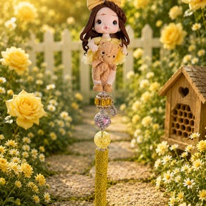 2 pc set Beautiful yellow clay doll pen and pop socket set