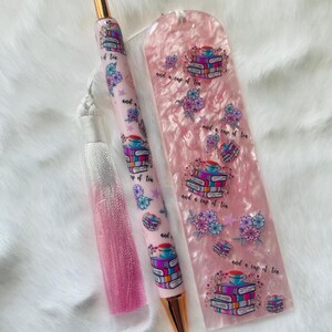 BOOK LOVER Glitter Pen and Bookmark set
