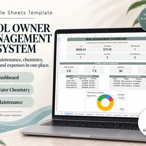 Może przedstawiać: Szablon Google Sheets dla systemu zarządzania basenem wyświetlony na ekranie laptopa. Pulpit nawigacyjny zawiera sekcje dotyczące konserwacji, chemii wody i wydatków, w tym wykres kołowy oraz tabele do śledzenia zadań i napraw.