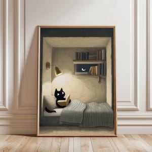 Accogliente gatto nero con libro, angolo lettura notturno - Stampa artistica da parete stravagante, decorazione minimalista e suggestiva in stile cottagecore, download digitale