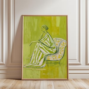 Puede incluir: Impresión artística abstracta que representa una figura sentada con un vestido a rayas verdes y blancas, sobre una silla estampada. El fondo es verde lima vibrante y la obra está enmarcada en madera natural.