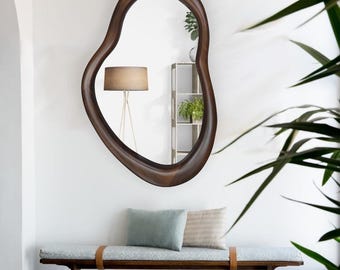 Espejo moderno para el hogar y la oficina, con marco de madera de nogal auténtica, hecho a mano, de diseño asimétrico e irregular.