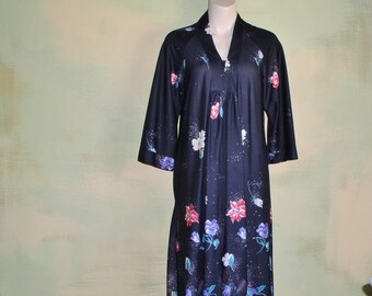 M 70s Lounge Dress Zip Front Robe Black Celestial Sprinkles Rose Floral Print Slinky Knit