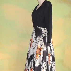 L 70s Floral Maxi Dress Hostess Big Flower Power Mod Black White Orange Knit