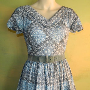 M Vintage 1950s 60s R & K Originals New Look Dress Slate Blue Floral Posies Print Sweet 16 Fit and Flare VFG