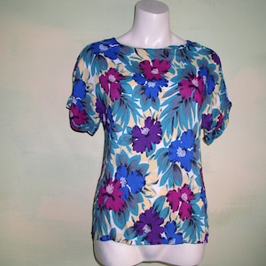 Vintage 70s 80s Hibiscus Flower Floral Print Top Short Sleeve Blue Purple Pink and Teal Pretty VFG image 1