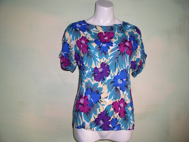 Vintage 70s 80s Hibiscus Flower Floral Print Top Short Sleeve Blue Purple Pink and Teal Pretty VFG image 1