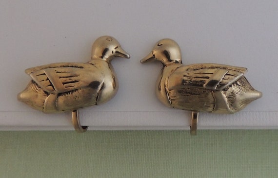 Vintage Gold Tone Duck Earrings Clip On 60s / 70s… - image 4