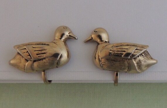 Vintage Gold Tone Duck Earrings Clip On 60s / 70s… - image 5
