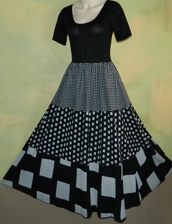 S M 70s Black and White Checkered Maxi Dress Jers… - image 1