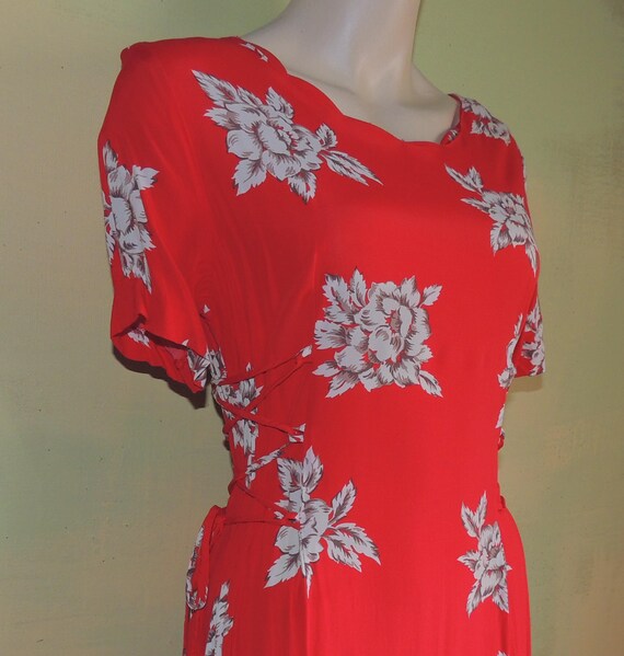 10 M  80s Cruise Red Rayon Dress Tropical Floral … - image 13