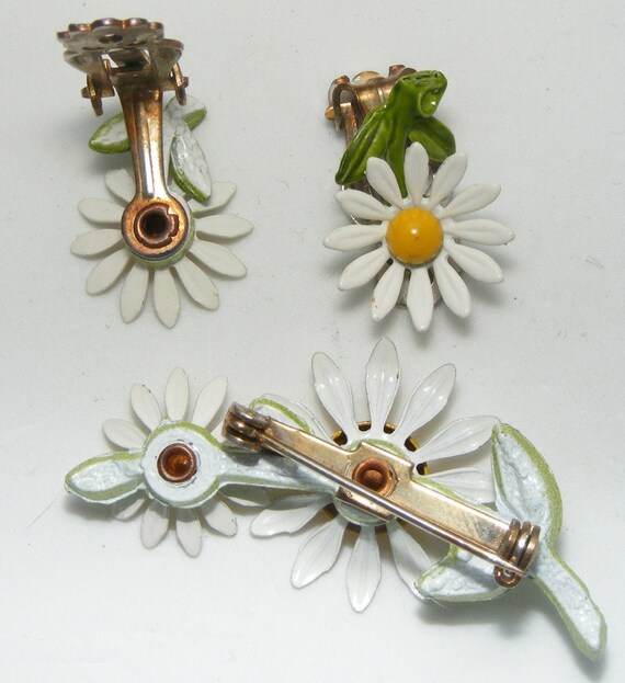 70S Vintage Shasta Daisy Enamel Pin Earrings Set … - image 2