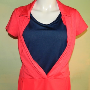 6 NIKE GOLF Dri-fit Dress Red Airflow Pinhole Fabric Lined Navy Blue Shell and Attached Shorts Snap Front Pockets Activewear Golf Tennis VFG