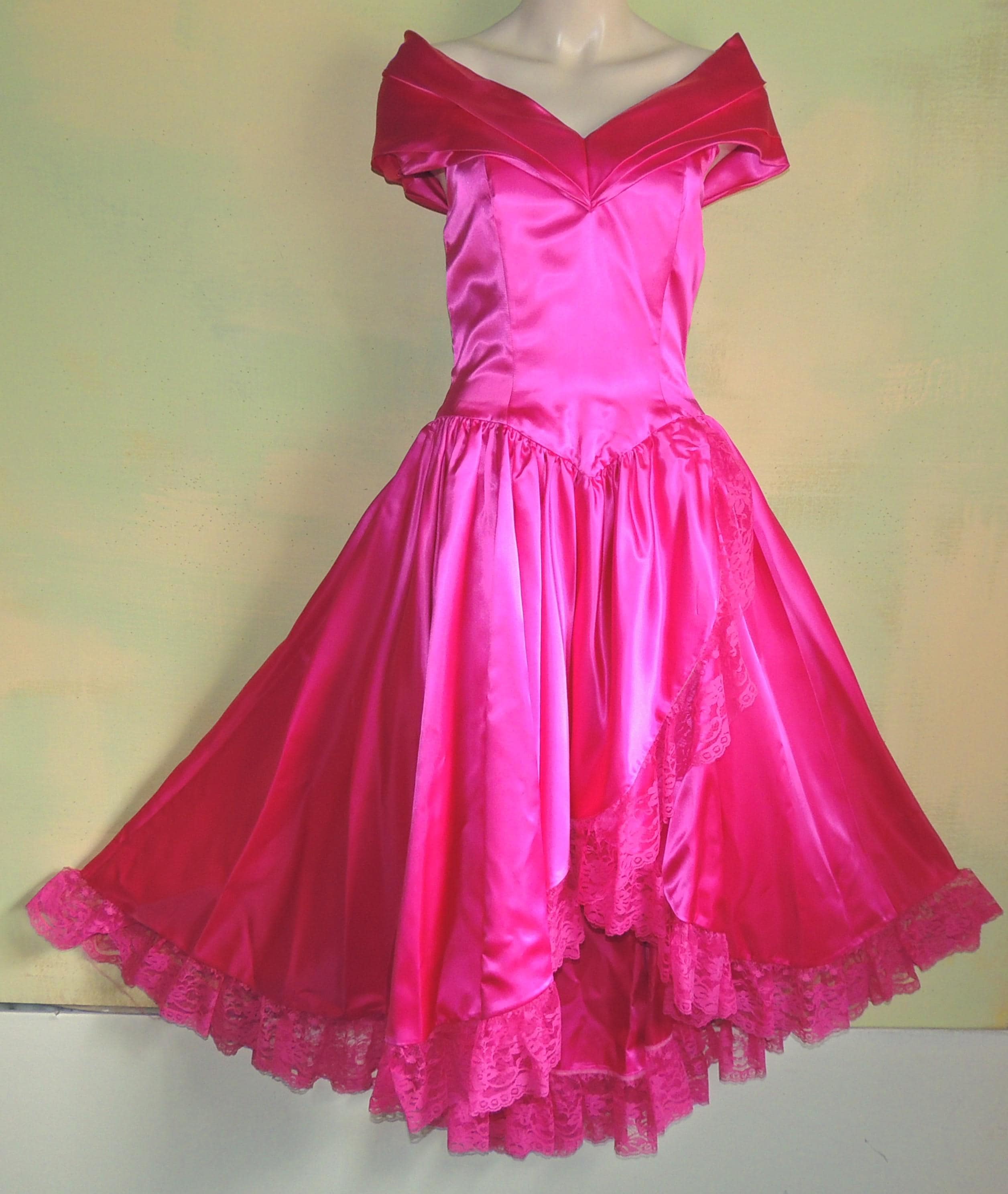 open lace back dress 80's Pink Prom Dresses – VINTIJ MARQUI main image 0