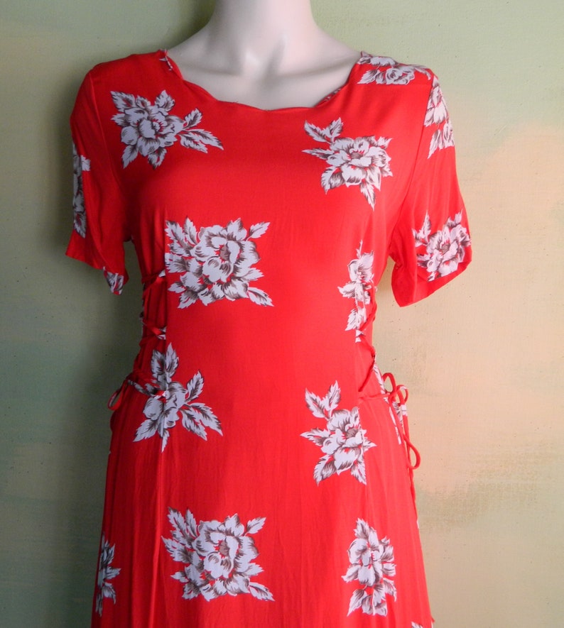 10 M 80s Cruise Red Rayon Dress Tropical Floral Print Cinched Side Seams Simplicity Pattern 9887 Charter Retail VFG Bild 3