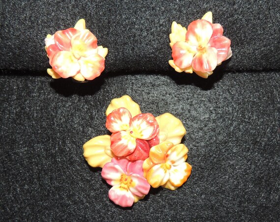 Vintage Celluloid Flower Brooch and Clip on Earri… - image 5