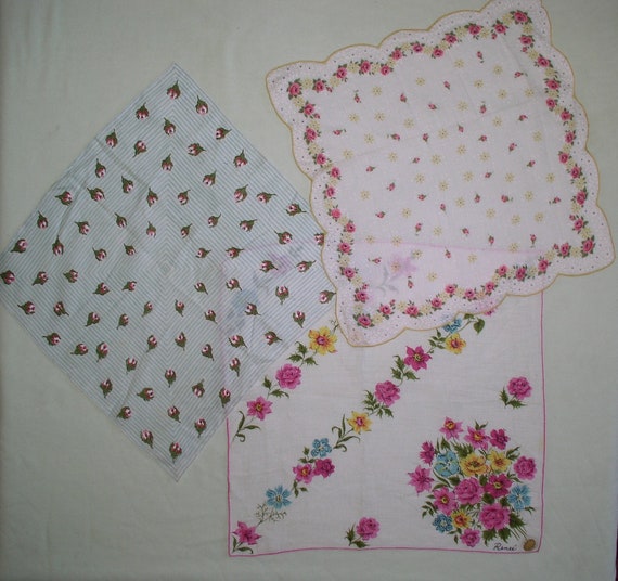 3 Vintage Handkerchiefs Roses and Rose Buds Flora… - image 1