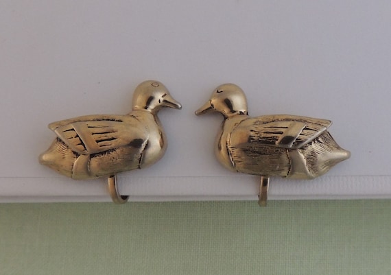 Vintage Gold Tone Duck Earrings Clip On 60s / 70s… - image 1