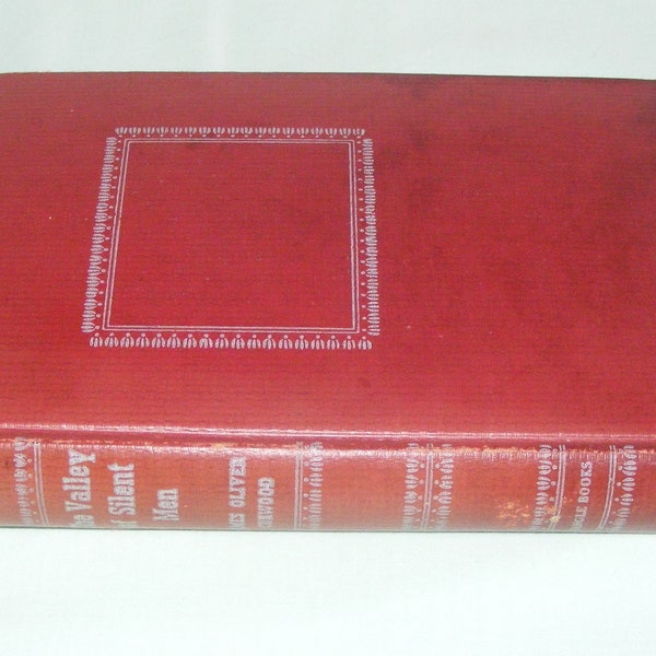 Red Decorative Book The Valley of Silent Men Triangle Books 1943 Written in 1920 Athabasca Landing James Oliver Curwood